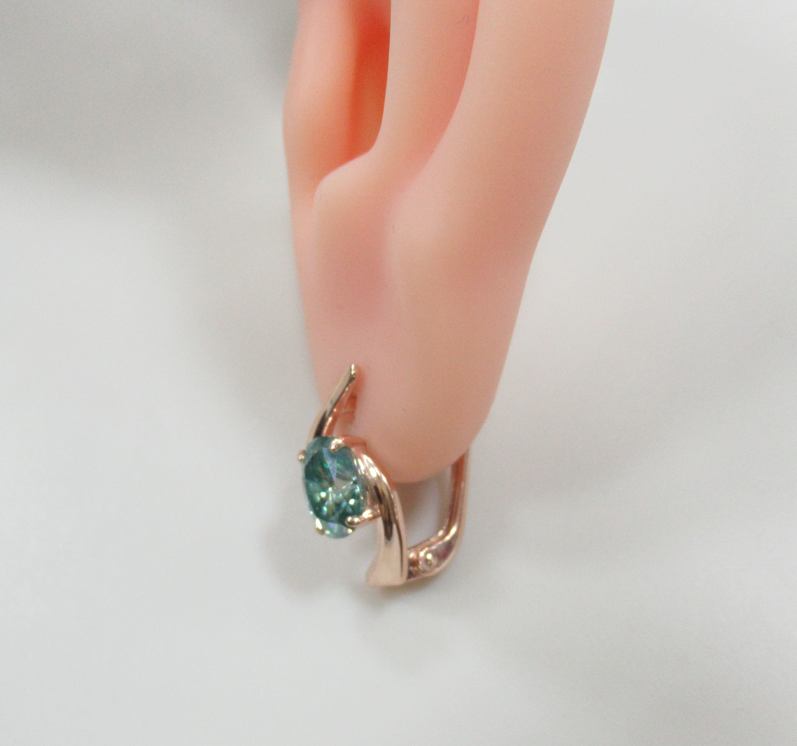 Серебряные серьги с муассанитами Параиба